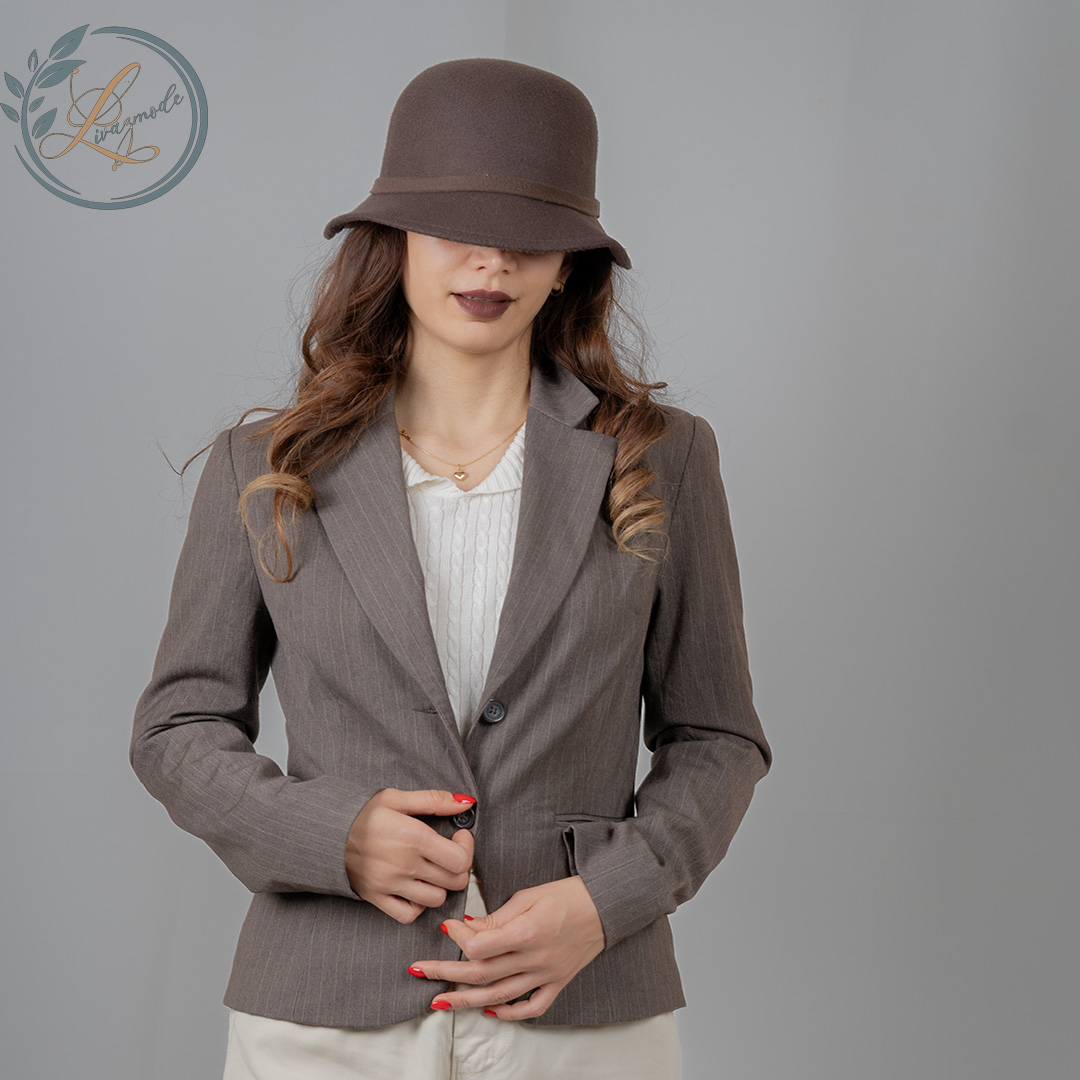 کت قهوه‌ای آستردار دو‌دکمه